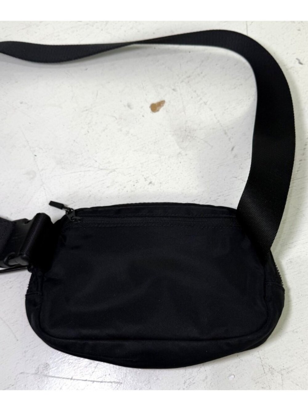 Lululemon Everywhere Belt Bag Black Adjustable Strap Compact Lightweight - Picture 5 of 9